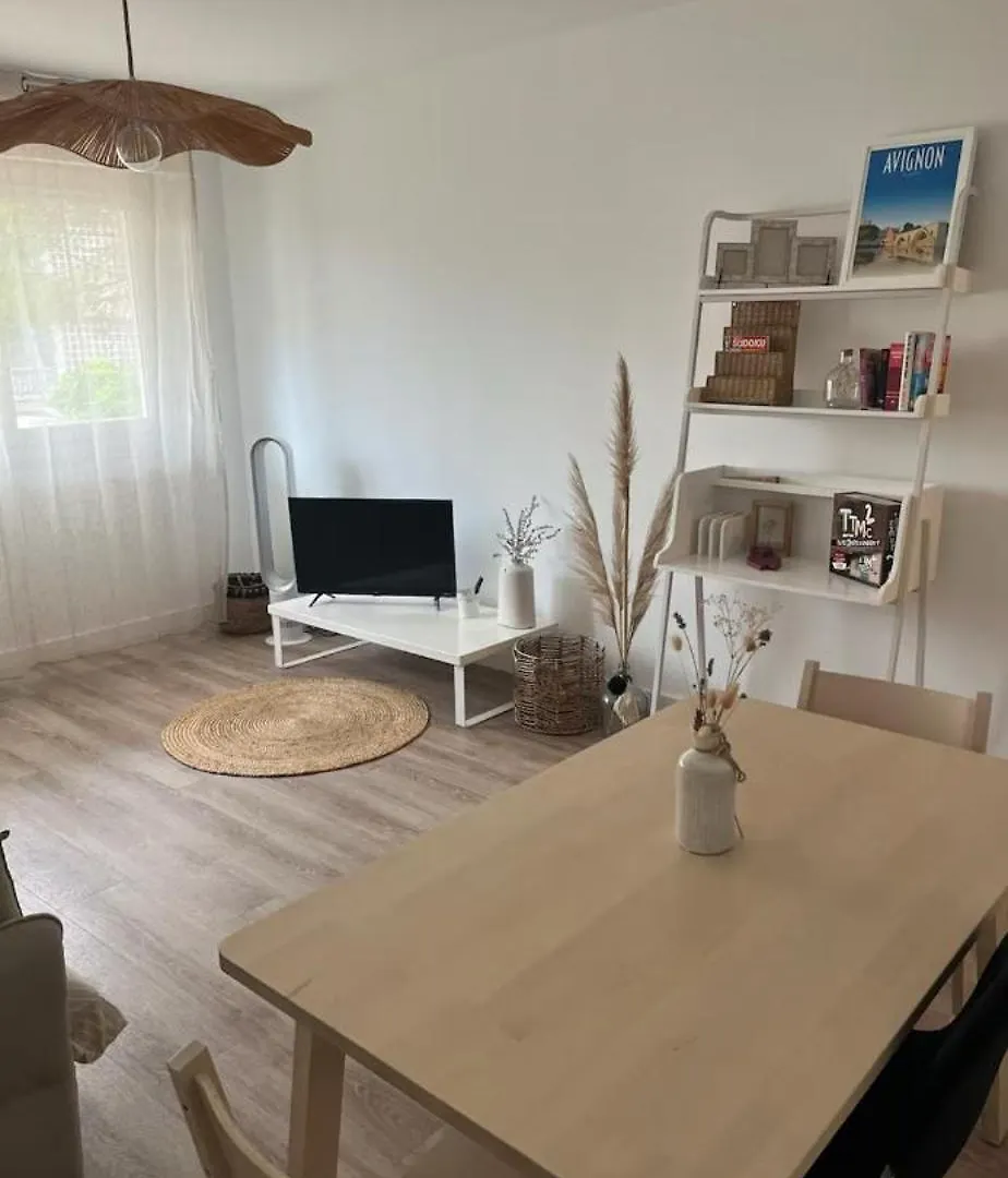 L'Iris Provencal, Avignon France Apartment